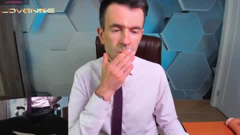 Snapshot of hard_and_juici chatting on June 1, 2026, 3:30 am Steve online show from June 1, 2026, 3:30 am