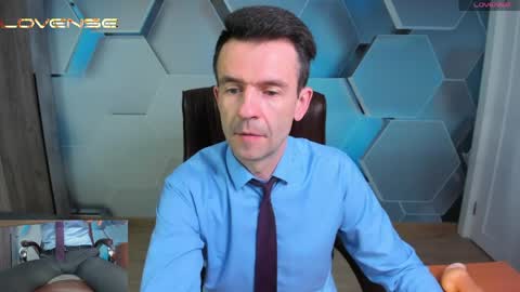 Snapshot of hard_and_juici chatting on June 5, 2026, 3:46 am Steve online show from June 5, 2026, 3:46 am