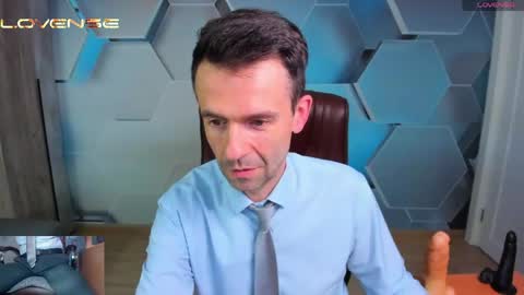 Snapshot of hard_and_juici chatting on June 6, 2026, 4:12 pm Steve online show from June 6, 2026, 4:12 pm