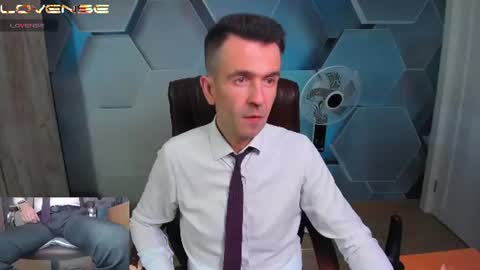 Snapshot of hard_and_juici chatting on June 18, 2026, 2:32 pm Steve online show from June 18, 2026, 2:32 pm