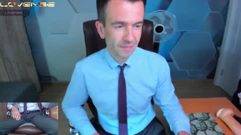 Snapshot of hard_and_juici chatting on July 6, 2026, 4:09 am Steve online show from July 6, 2026, 4:09 am