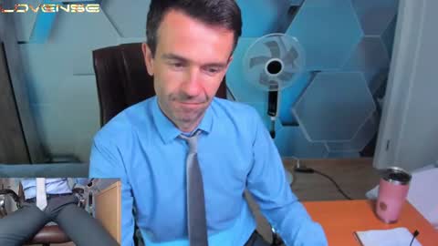 Snapshot of hard_and_juici chatting on July 28, 2026, 9:04 am Steve online show from July 28, 2026, 9:04 am