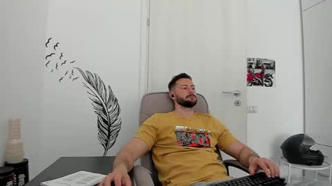 Snapshot of hard_chriss chatting on May 25, 2026, 8:09 am Hard Cock online show from May 25, 2026, 8:09 am