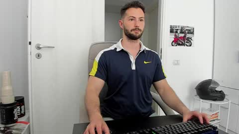 Snapshot of hard_chriss chatting on May 30, 2026, 10:12 am Hard Cock online show from May 30, 2026, 10:12 am