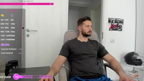 Snapshot of hard_chriss chatting on June 3, 2026, 9:12 am Hard Cock online show from June 3, 2026, 9:12 am