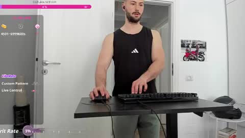 Snapshot of hard_chriss chatting on June 5, 2026, 7:25 am Hard Cock online show from June 5, 2026, 7:25 am
