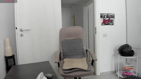 Snapshot of hard_chriss chatting on July 1, 2026, 6:48 am Hard Cock online show from July 1, 2026, 6:48 am