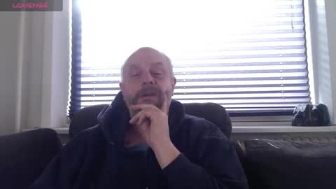 MrLazy online show from March 6, 2025, 9:36 am