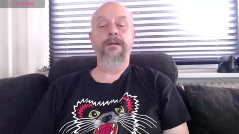 MrLazy online show from September 19, 2025, 12:06 pm