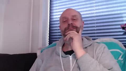 MrLazy online show from February 14, 2026, 3:42 pm