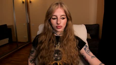 Snapshot of harley_kimm chatting on May 7, 2026, 5:35 am Julia online show from May 7, 2026, 5:35 am