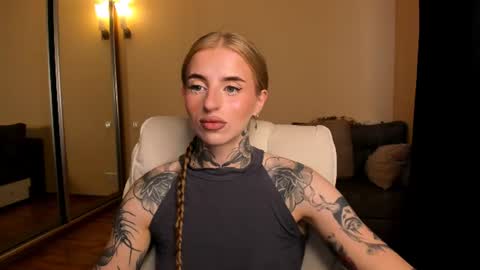 Snapshot of harley_kimm chatting on August 4, 2026, 5:21 am Julia online show from August 4, 2026, 5:21 am