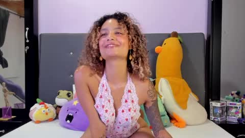 Snapshot of harmonyy_hill chatting on April 3, 2026, 10:52 pm Harmony Hill online show from April 3, 2026, 10:52 pm