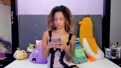 Snapshot of harmonyy_hill chatting on April 13, 2026, 2:17 am Harmony Hill online show from April 13, 2026, 2:17 am