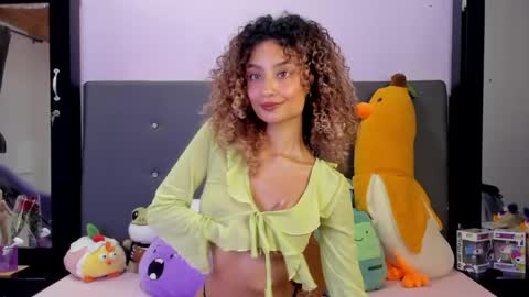 Snapshot of harmonyy_hill chatting on April 15, 2026, 2:40 am Harmony Hill online show from April 15, 2026, 2:40 am