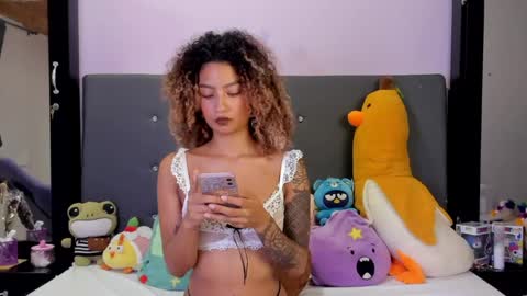 Snapshot of harmonyy_hill chatting on April 26, 2026, 12:19 am Harmony Hill online show from April 26, 2026, 12:19 am