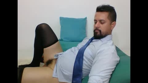 Snapshot of harry_goldenmillerx10fun chatting on November 11, 2025, 10:32 pm Harry online show from November 11, 2025, 10:32 pm