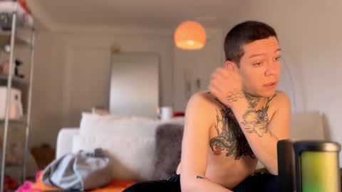 Snapshot of harry_jen chatting on March 7, 2025, 9:18 am TAP HERE choise Harry tattoo on chest Jen curls hair online show from March 7, 2025, 9:18 am