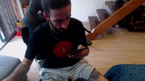 Snapshot of harry_reems_ chatting on December 31, 2024, 9:50 pm OMAR online show from December 31, 2024, 9:50 pm