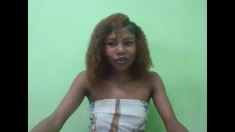 Snapshot of hasleyinah chatting on May 9, 2026, 7:35 am hasleyinah online show from May 9, 2026, 7:35 am