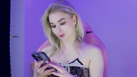 Anna online show from June 18, 2026, 7:29 pm