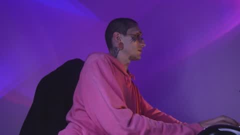 More content   2   online show from November 19, 2025, 1:16 am