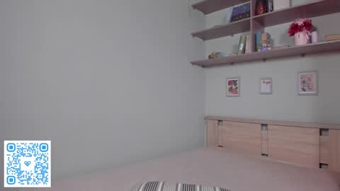 Mia online show from April 29, 2026, 5:41 pm