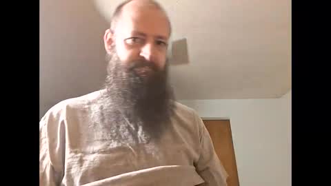 Snapshot of hawktalon007 chatting on November 11, 2025, 2:06 pm Robert online show from November 11, 2025, 2:06 pm