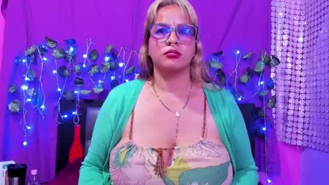 Snapshot of hazel_34 chatting on February 28, 2025, 7:05 am hazel online show from February 28, 2025, 7:05 am