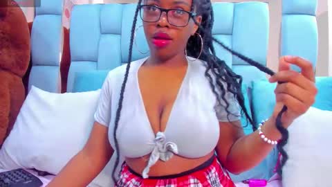 hazel_lanee online show from January 19, 2026, 12:14 am