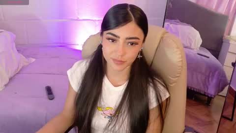 HAZEL LYNN ROSS online show from November 20, 2025, 7:57 pm