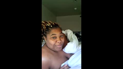 hazelba3 online show from April 26, 2026, 3:32 pm