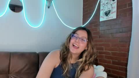 Snapshot of hazelbrownn23 chatting on February 25, 2025, 4:10 pm Hazel Brown online show from February 25, 2025, 4:10 pm