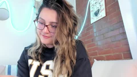 Snapshot of hazelbrownn23 chatting on March 12, 2025, 4:24 pm Hazel Brown online show from March 12, 2025, 4:24 pm