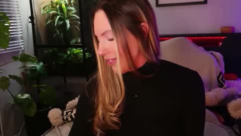 Hazeleo online show from January 12, 2026, 10:15 pm