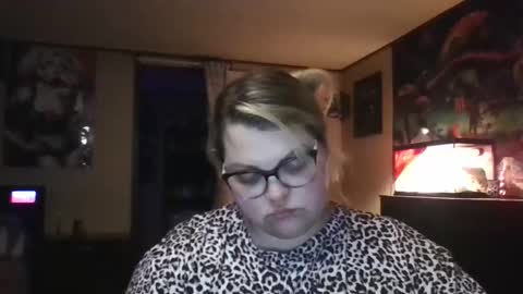 Hazeleyez97 online show from September 13, 2025, 3:17 am