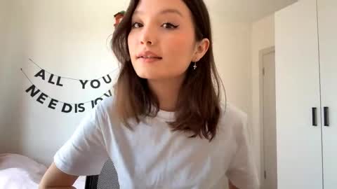 Kira online show from May 6, 2026, 10:09 am