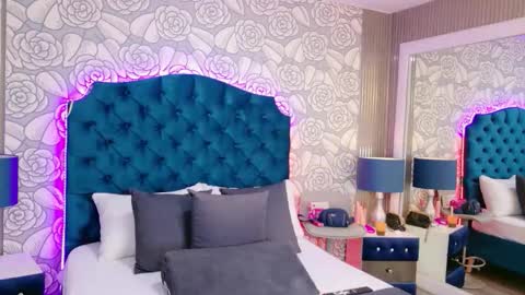 HazelMoret online show from February 18, 2026, 3:02 am