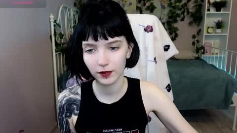 hazeltompson online show from November 9, 2025, 8:29 pm