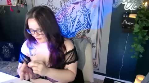Snapshot of hazeyviolet333 chatting on April 3, 2026, 8:51 pm HazeyViolet333 online show from April 3, 2026, 8:51 pm