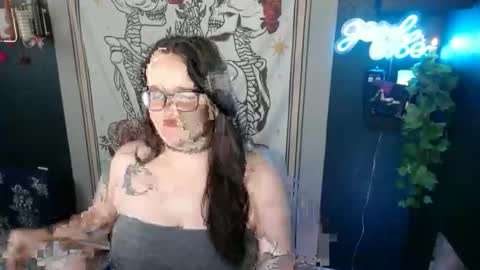 Snapshot of hazeyviolet333 chatting on April 14, 2026, 7:42 pm HazeyViolet333 online show from April 14, 2026, 7:42 pm