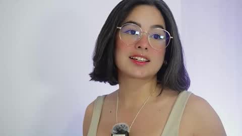 Snapshot of hearmymoans_18 chatting on January 7, 2026, 10:34 pm hearmymoans_18 online show from January 7, 2026, 10:34 pm