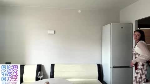 Snapshot of heart_petal chatting on November 4, 2025, 10:47 am Mona online show from November 4, 2025, 10:47 am