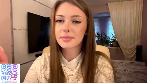 Snapshot of heart_petal chatting on November 7, 2025, 9:09 am Mona online show from November 7, 2025, 9:09 am