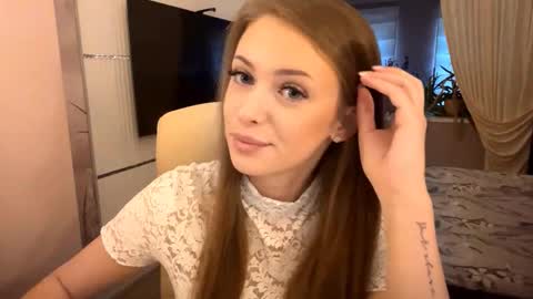 Snapshot of heart_petal chatting on November 9, 2025, 9:18 am Mona online show from November 9, 2025, 9:18 am