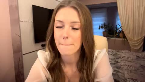 Snapshot of heart_petal chatting on November 13, 2025, 9:19 am Mona online show from November 13, 2025, 9:19 am