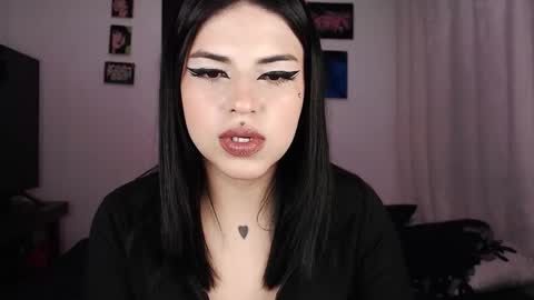 Snapshot of heatherdemonzx_ chatting on September 12, 2025, 12:33 am HEATHER DEMONZX Please help me to reach 100 thumbs up online show from September 12, 2025, 12:33 am