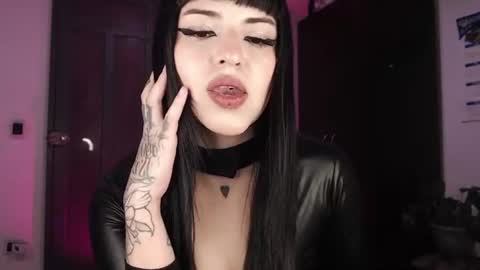 Snapshot of heatherdemonzx_ chatting on July 29, 2026, 6:44 am HEATHER DEMONZX Please help me to reach 100 thumbs up online show from July 29, 2026, 6:44 am