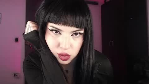 Snapshot of heatherdemonzx_ chatting on August 4, 2026, 6:05 am HEATHER DEMONZX Please help me to reach 100 thumbs up online show from August 4, 2026, 6:05 am
