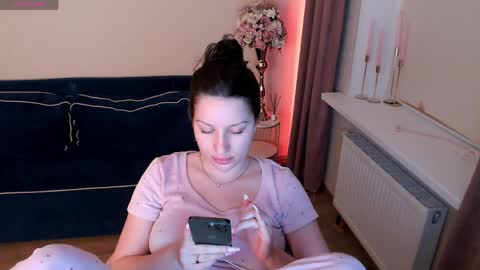 Snapshot of heaven_chloe chatting on May 3, 2026, 6:36 pm Heaven girl online show from May 3, 2026, 6:36 pm